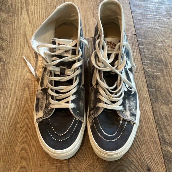 Vans men’s size 11.5 shoes in a denim and white color. - Picture 7 of 8